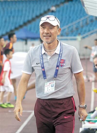  尼斯惊险保级成功主教练赛后泪洒发布会  